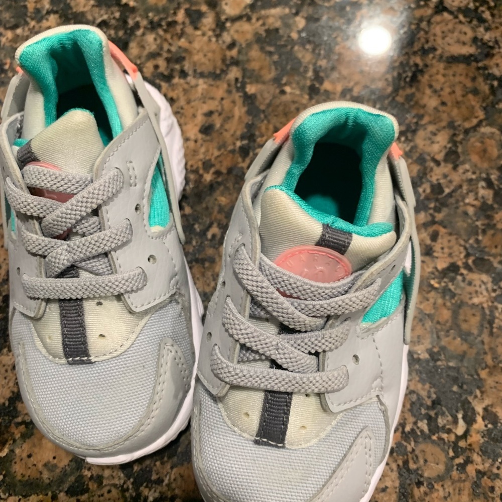 Shoes - Picture 4 of 4